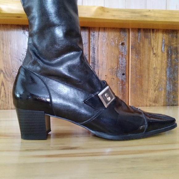 Unique tall pull on leather boots. - Picture 7 of 10